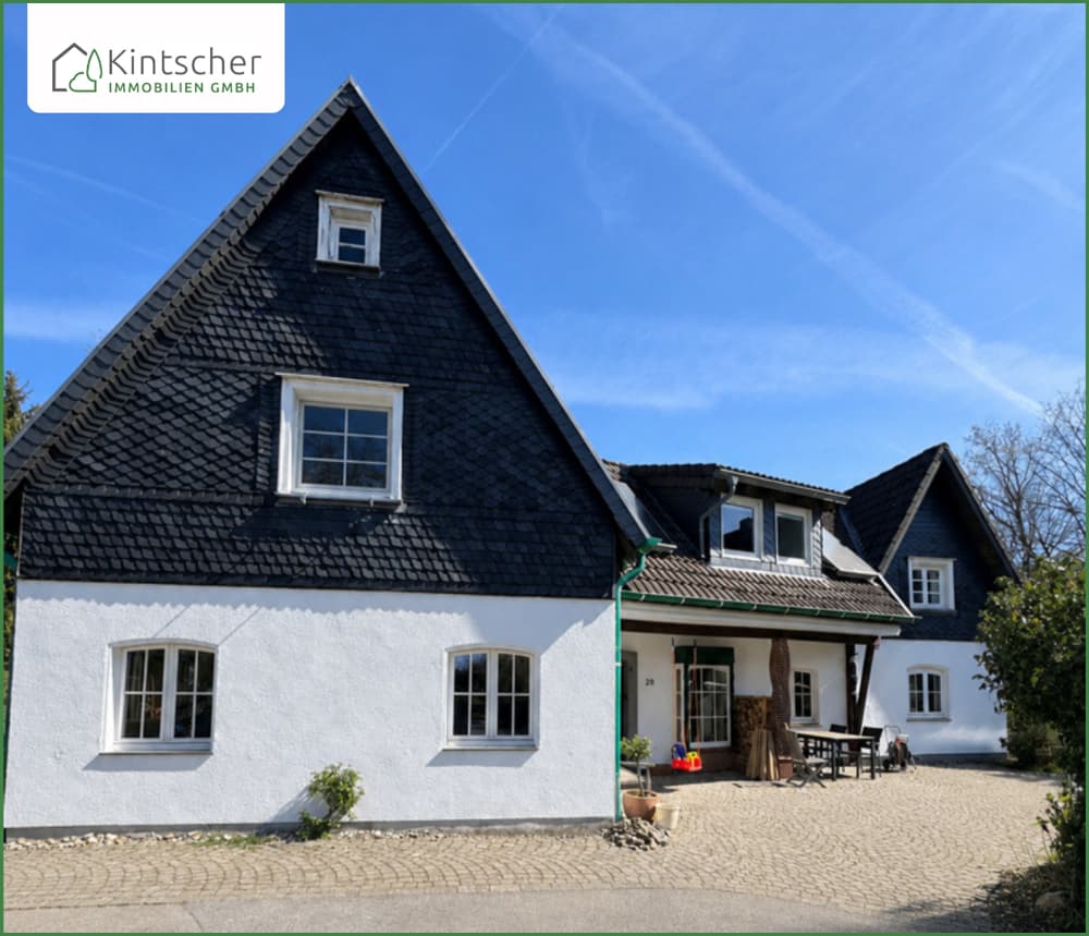 Landhaus - Outdoor-Sauna, kl. Bauland, Stellplätze und Blick auf den Quellteich - in Witzhelden