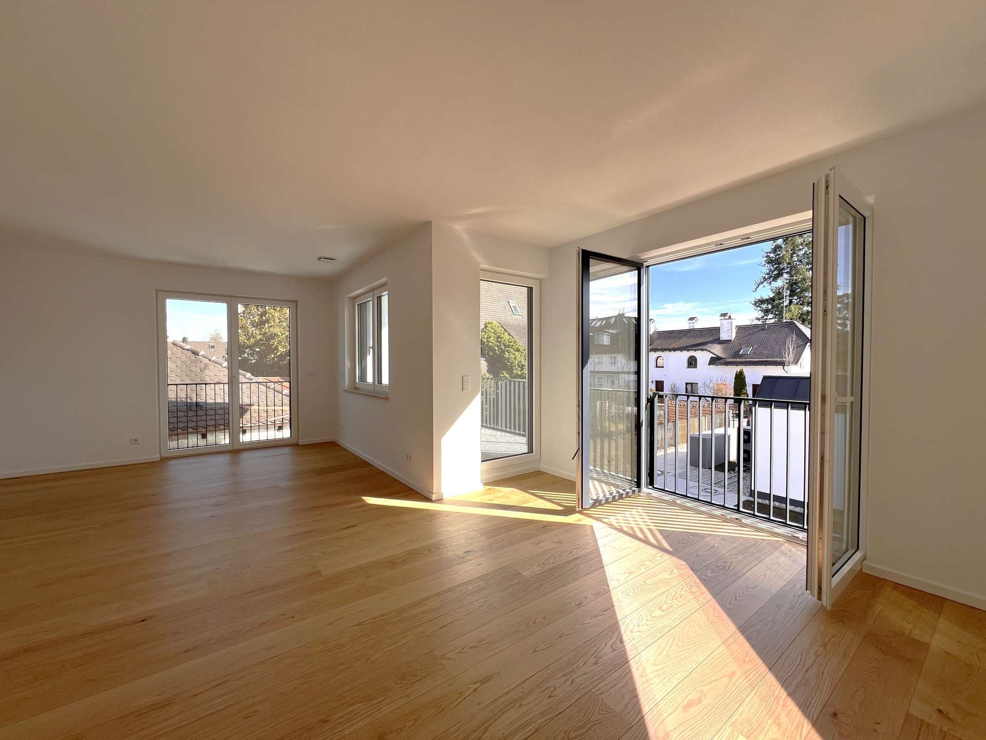 Hochwertig ausgestattete 3-Zi.-Eigentumswohnung (Neubau) mit Süd-Loggia + Balkon in schönster Lage