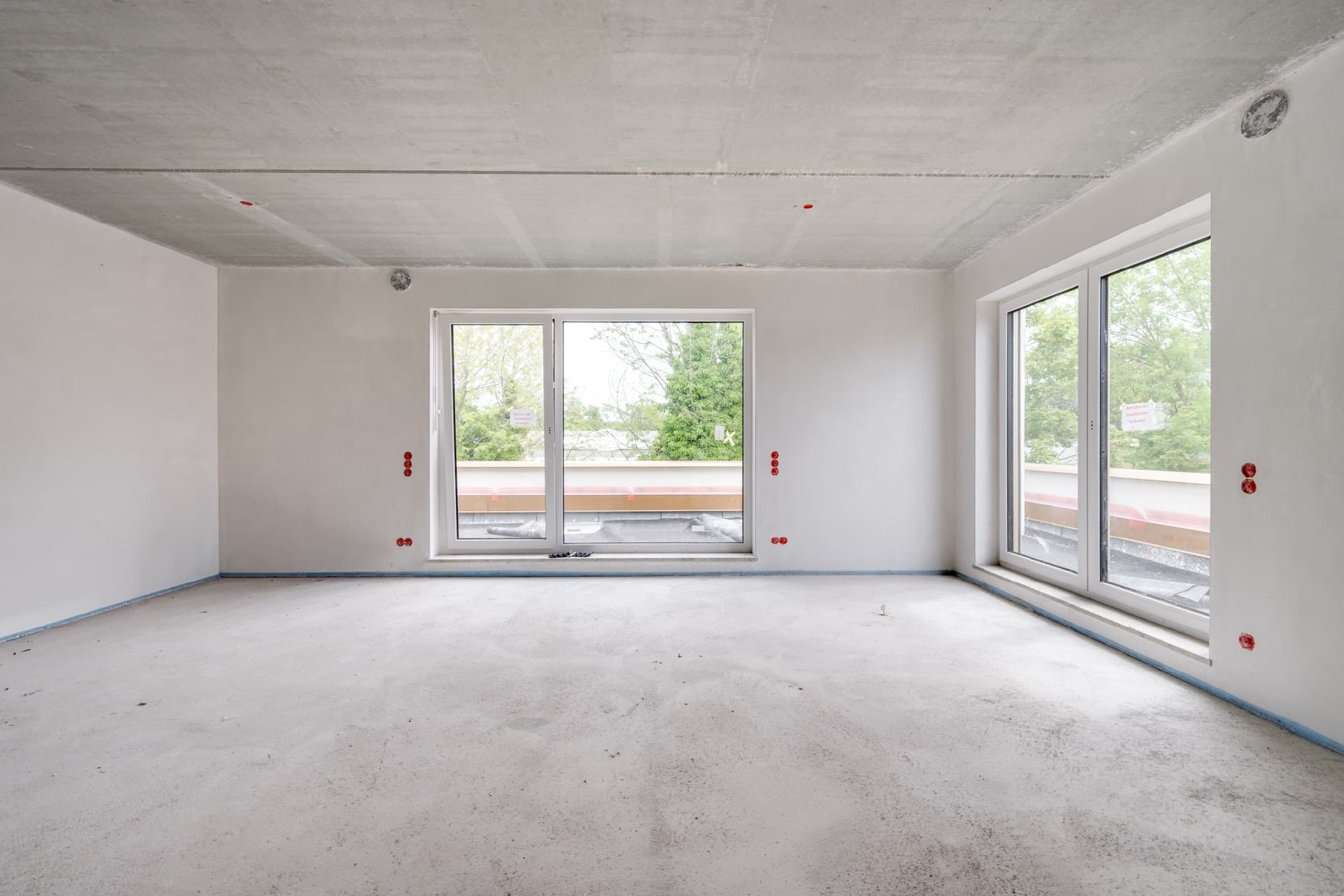 AIGNER - Neubau: Lichterfülltes Familiendomizil mit Dachterrasse im Münchner Nordwesten