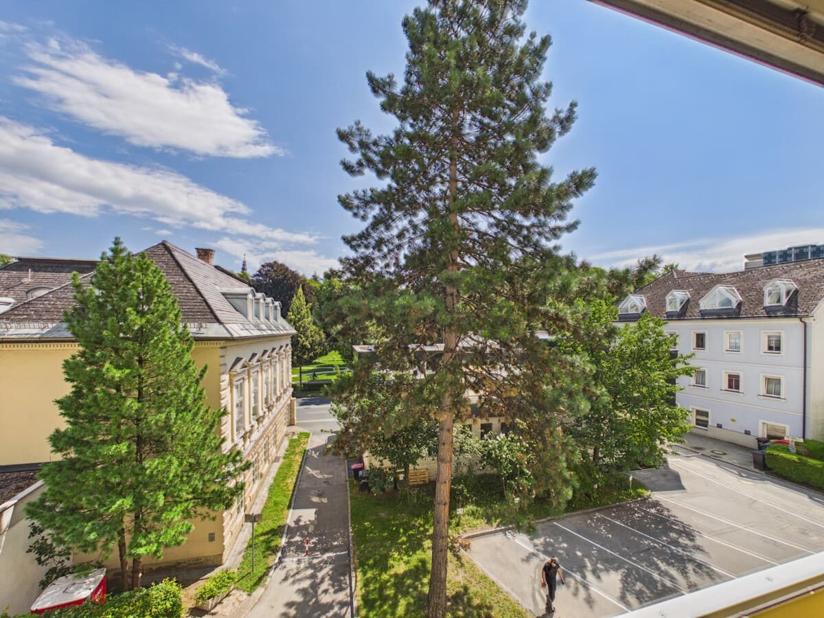 Helle 2-Zimmer Stadtwohnung mit Loggia (KHEVENHÜLLERSTRASSE 27)