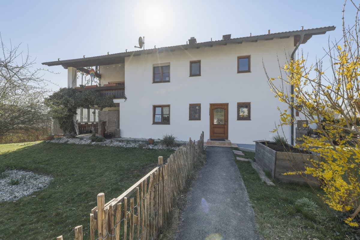 Vermietetes Zweifamilienhaus in Reichling