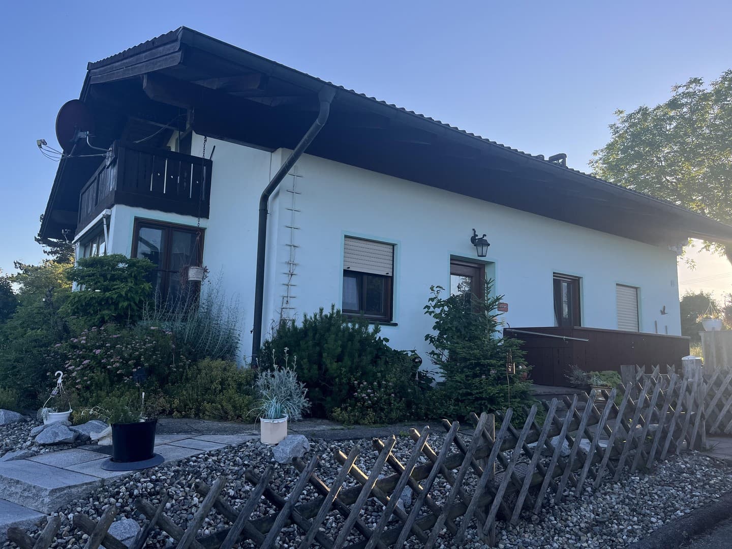 Einfamilienhaus/Ferienhaus mit großem Grundstück
