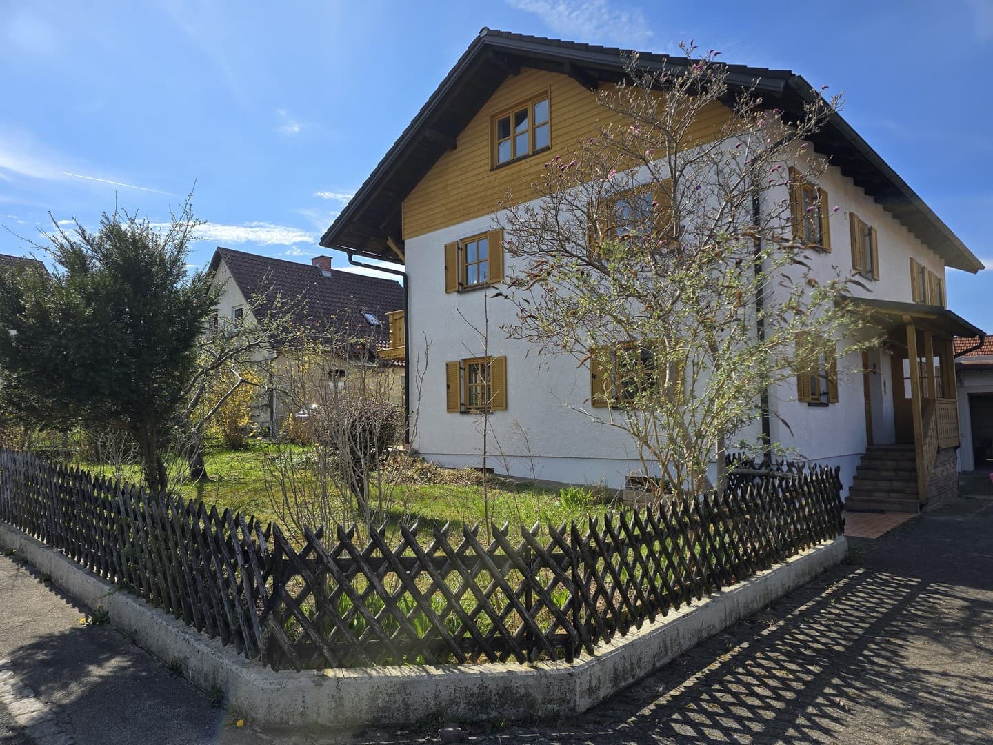 Ein Zuhause mit Raum für Ideen – 3 separate Wohnungen möglich