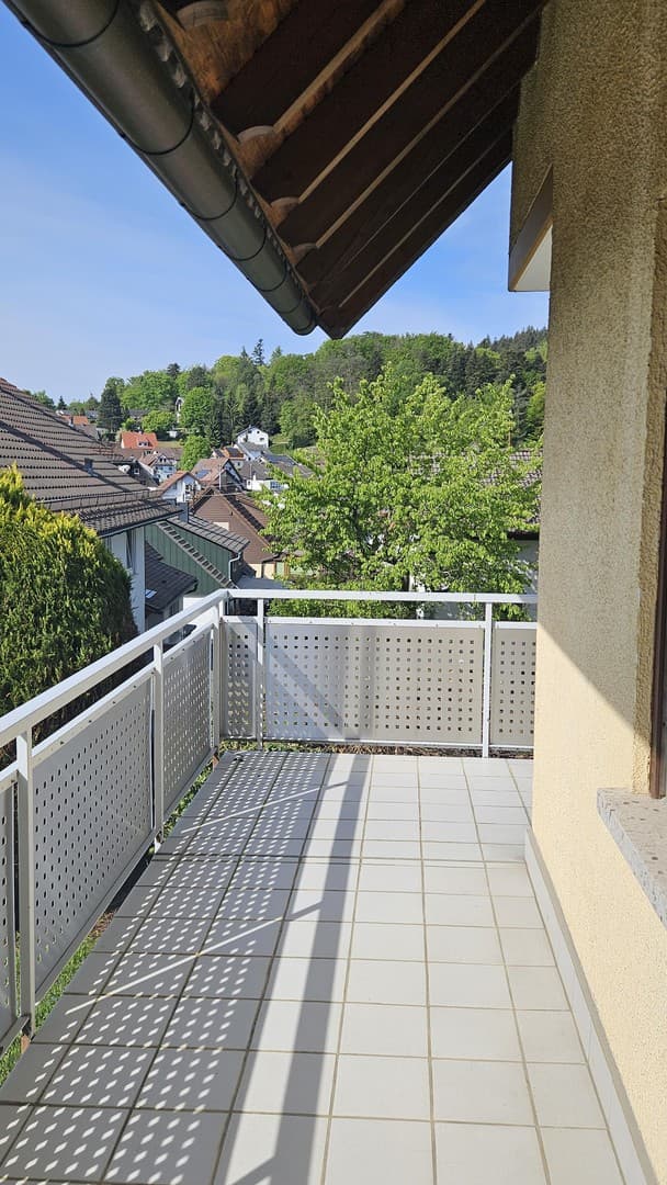 Sonnige 4-Zi mit Balkon + Garage in Ebersteinburg