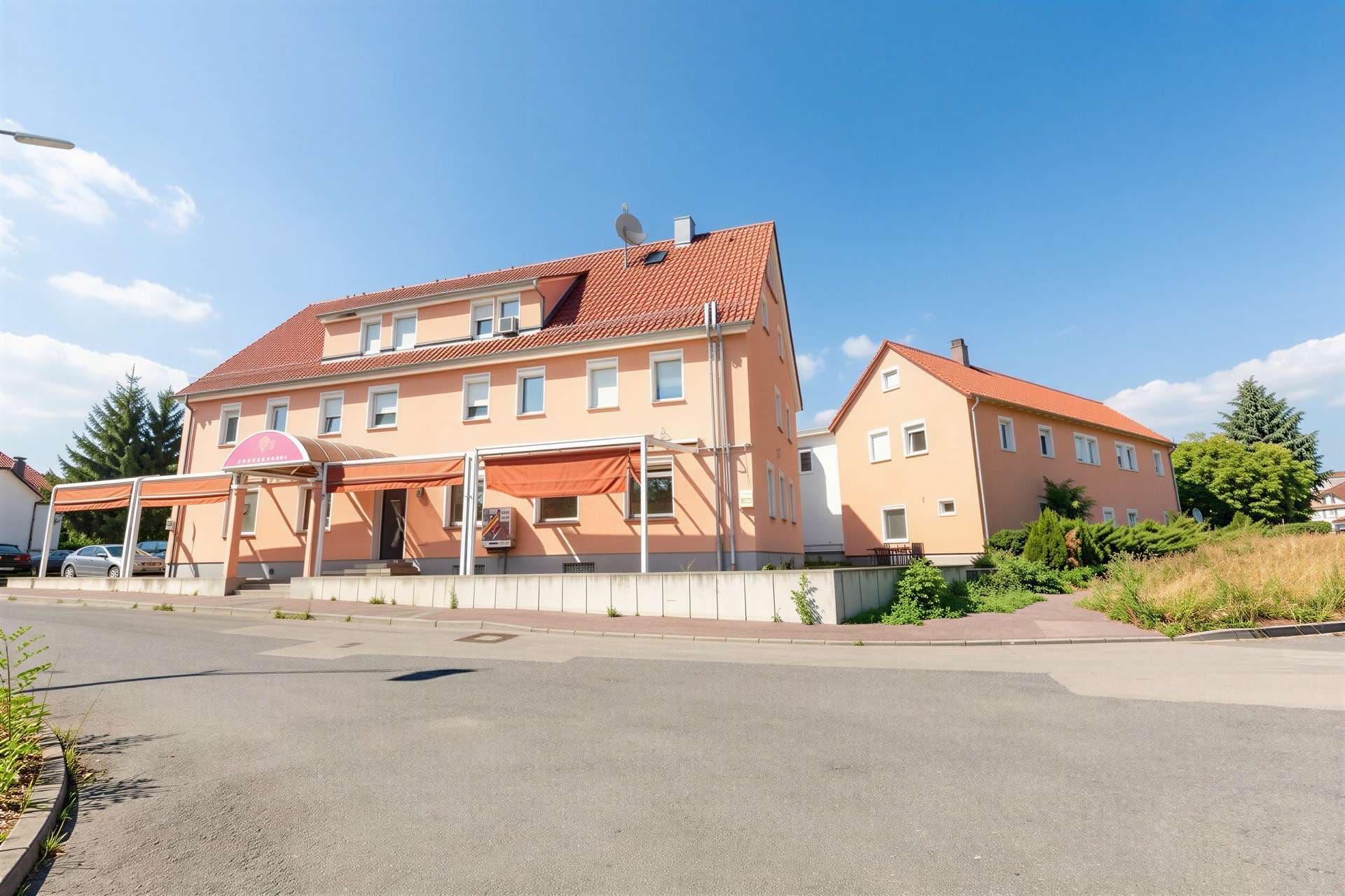 Außenansicht - Haupt-Nebengebäude