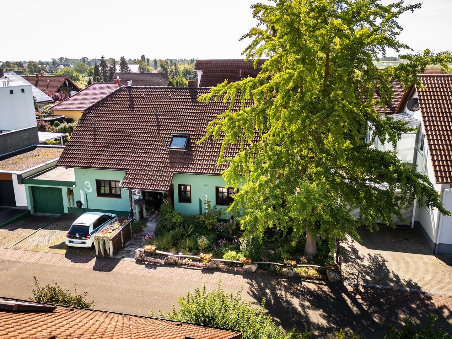 Traumhaus mit Zukunft: Zweifamilienhaus mit Einliegerwohnung, Wärmepumpe & PV-Anlage