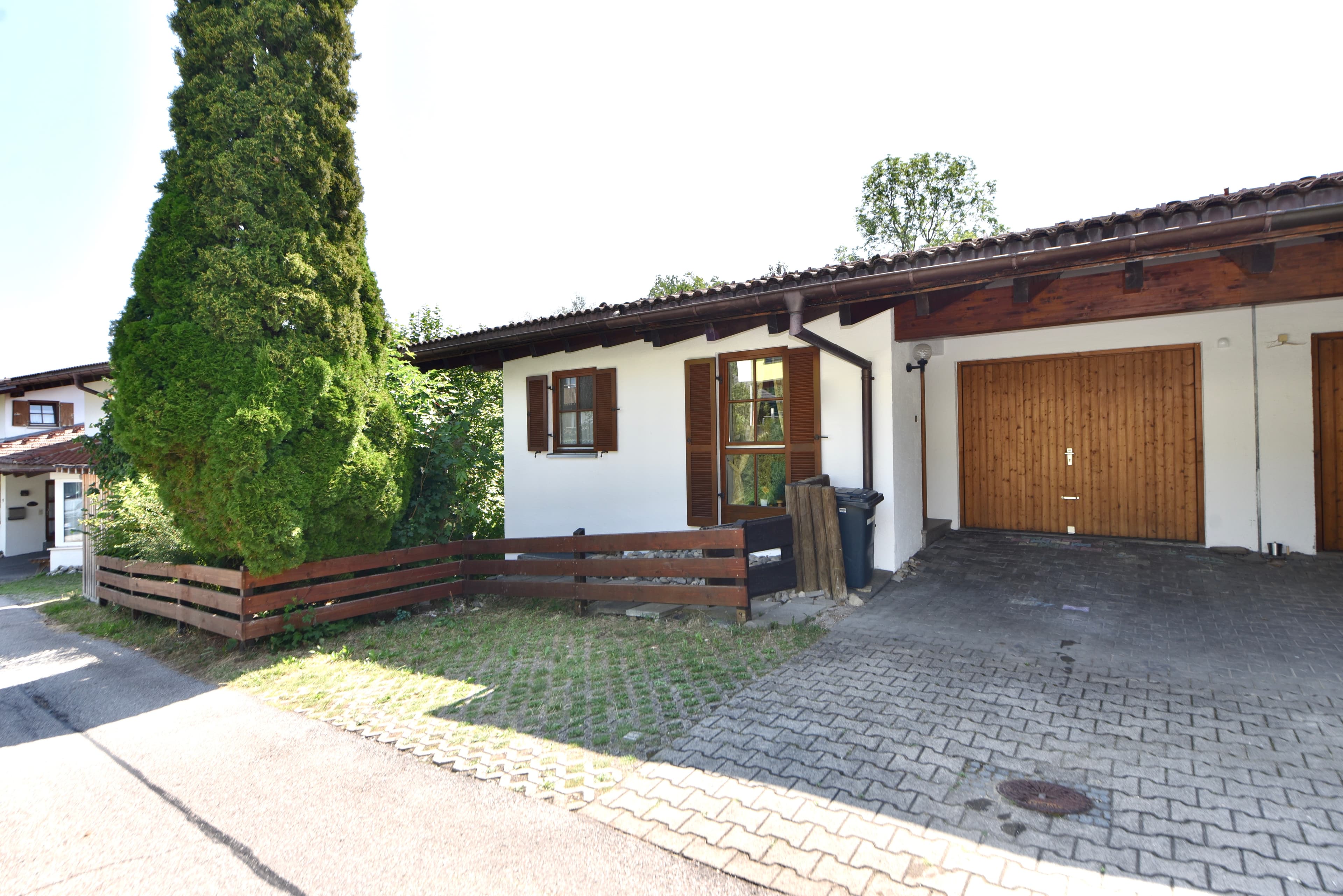 Sehr gepflegte Doppelhaus-Hälfte mit großem Grundstück in ruhiger zentraler Wohnlage in Immenstadt-Stein