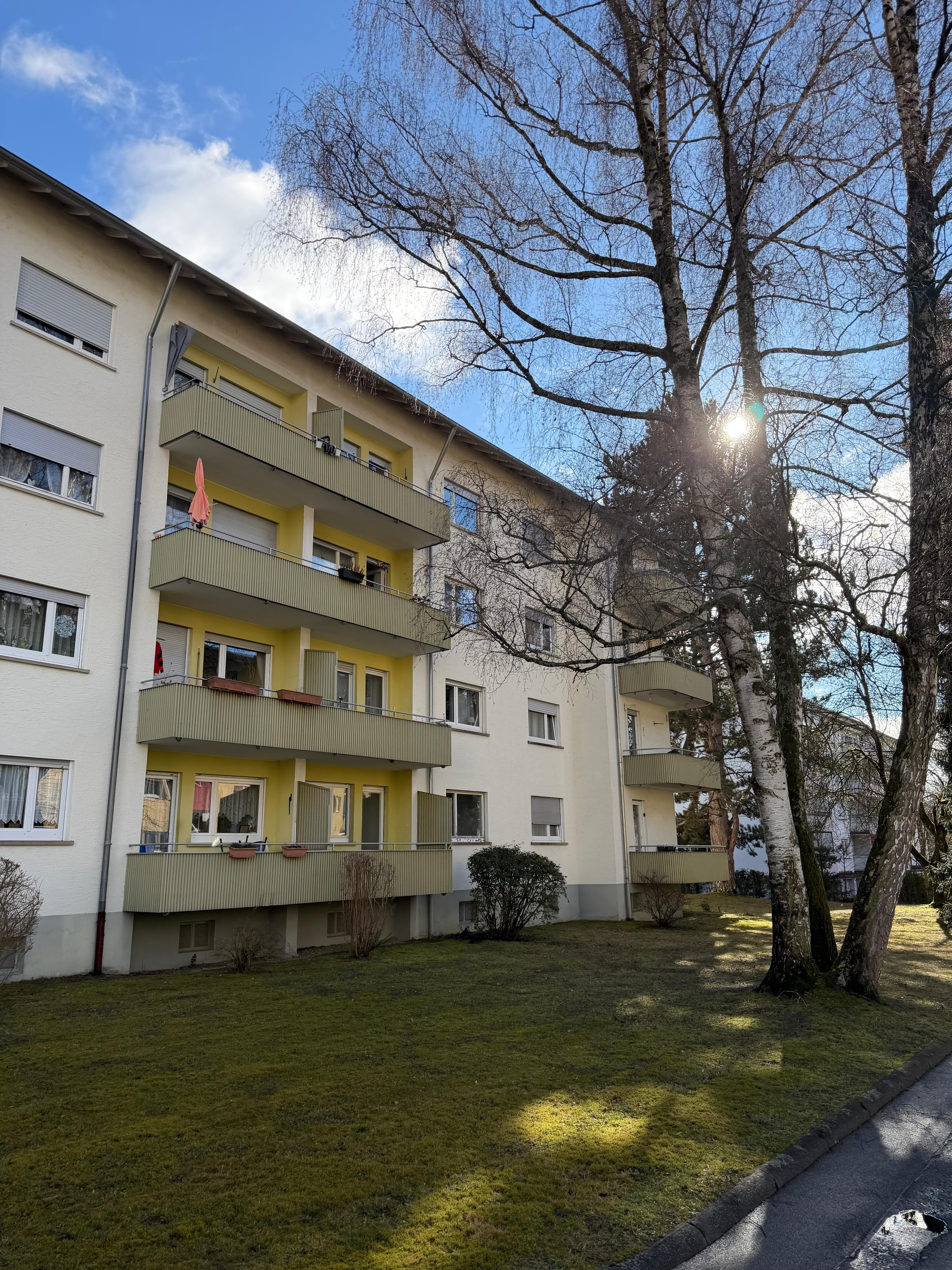 Helle 2-Zimmer Wohnung mit großem Balkon in Singen Nordstadt / 6% Rendite