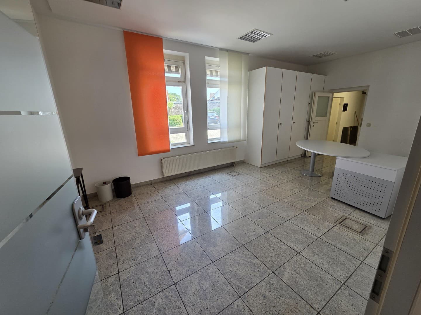 Büro / Praxisraum mit Lagerraum im Erdgeschoss in zentraler Lage