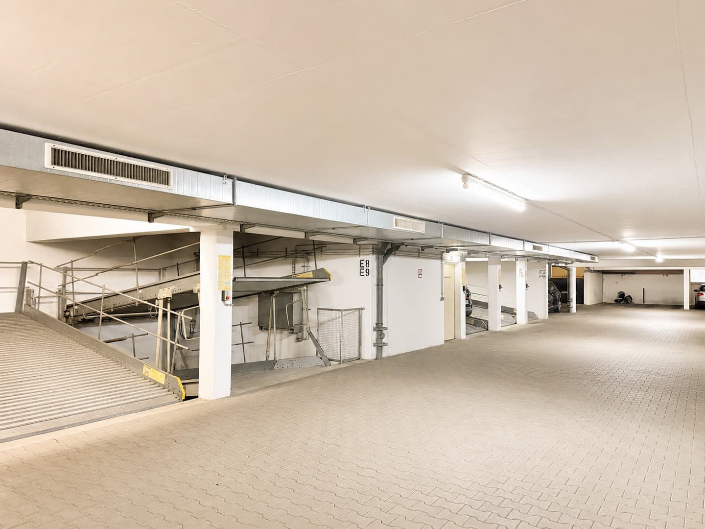 SOFORT verfügbar . Tiefgaragenstellplätze im Wohnpark Reick . Schroeterstraße /Herschelstraße