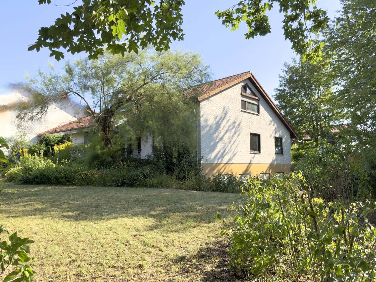 Dreifamilienhaus in Ulm-Böfingen: Ruhiges Wohnen in Ortsrandlage und Sofort-Rendite