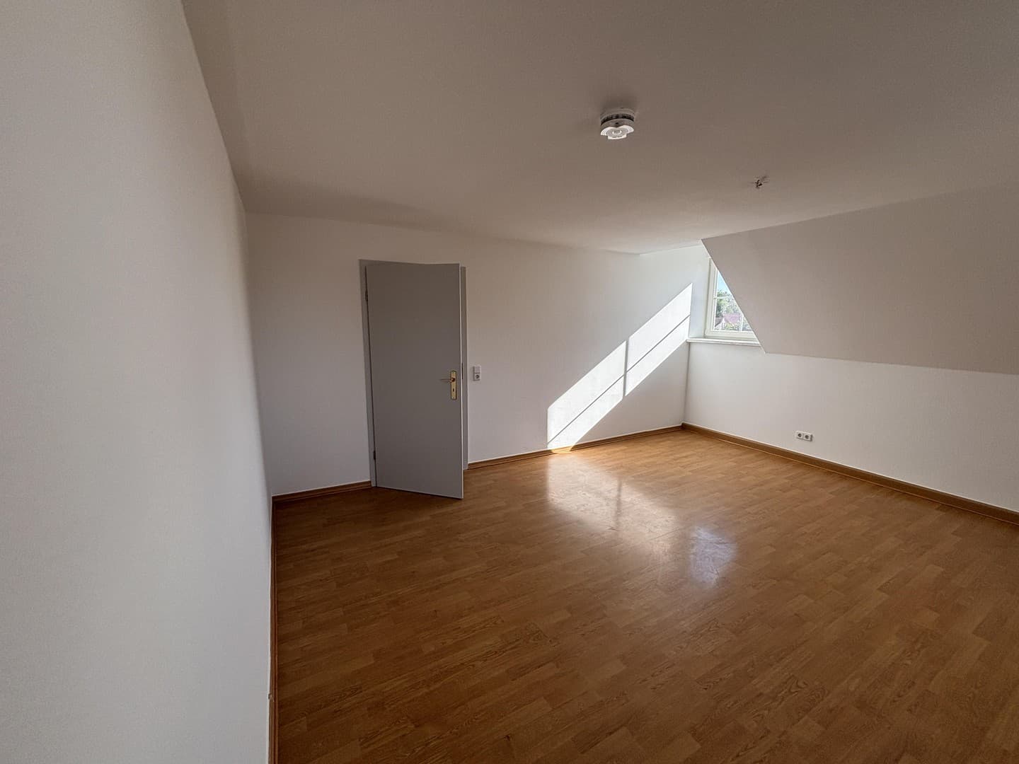 ruhige Dachgeschosswohnung mit hellen Räumen