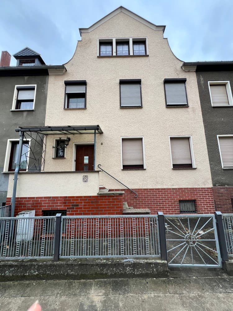 Stadtvilla mit Pool – 6 großzügige Zimmer & zwei Garagen in Toplage von Jüterbog