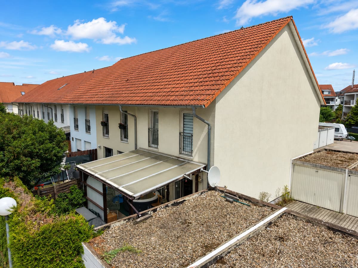 Familienfreundliches Reihenendhaus in Queis....inklusive Garage, Stellplatz und kleinem Garten mit überdachter Terrasse!!!