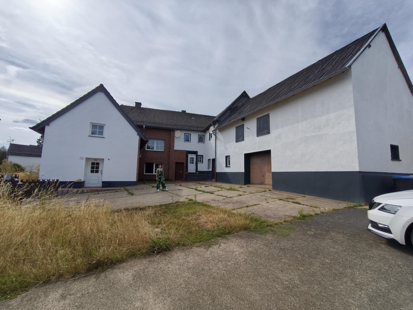 Großer Hof mit 2 Einheiten + XXL Innenhof+ Garage| 40 min bis Köln