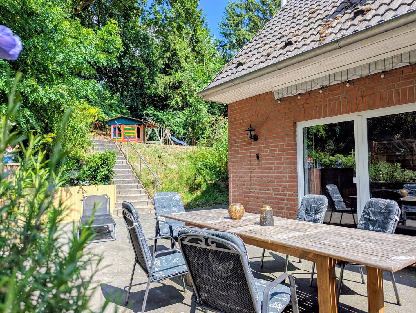Wohnen fast wie im freistehenden Haus – Endreihenhaus mit großem, privatem Garten direkt am Wald