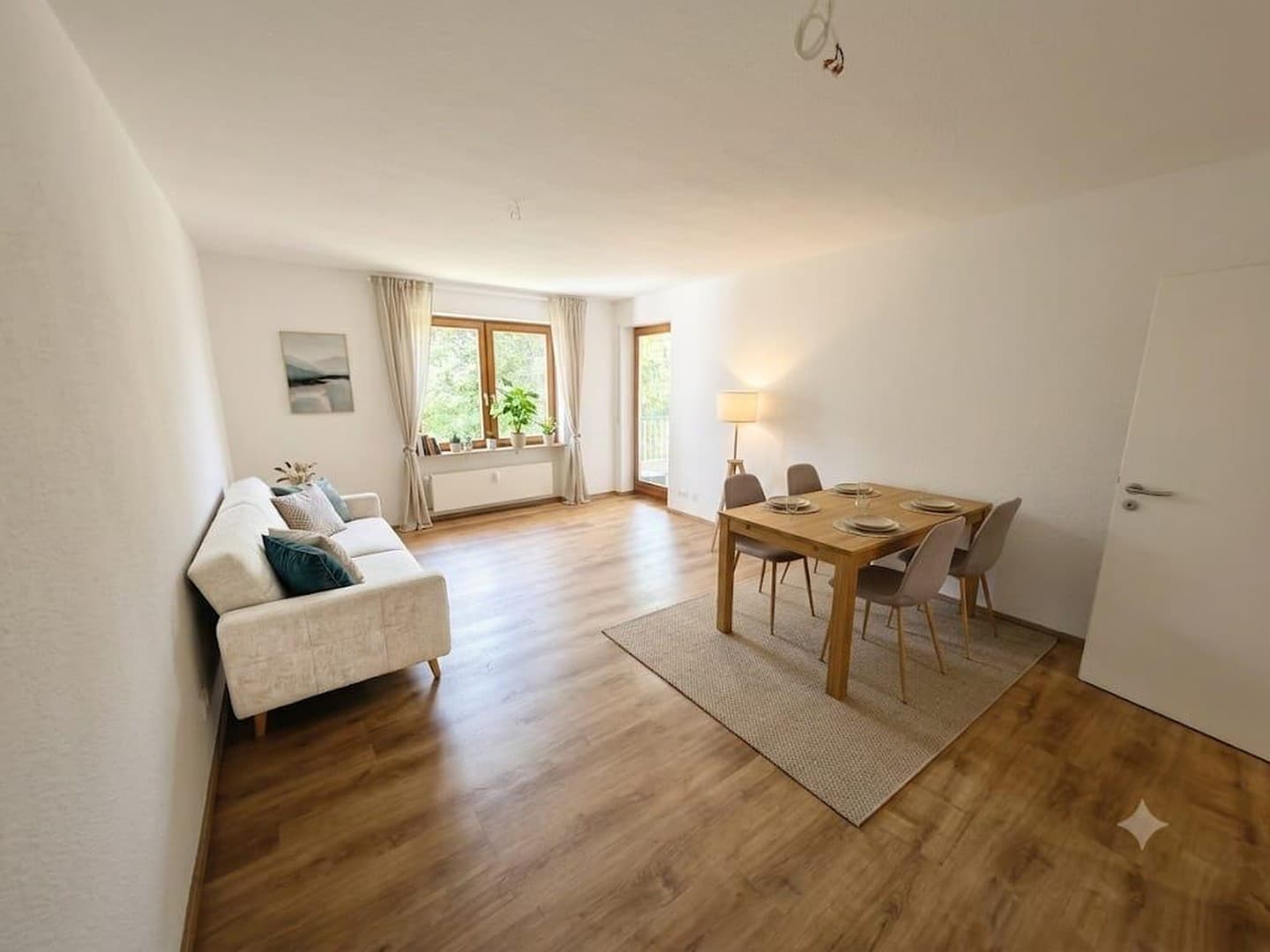 +++Bezugsfreie 2-Zimmer mit EBK, Balkon und Stellplatz+++