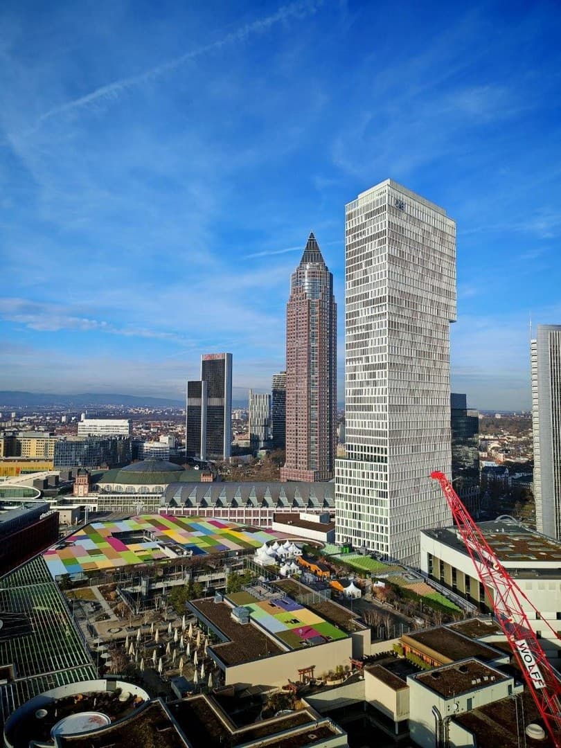 Luxuriöses Wohnen über den Dächern von Frankfurt: Exklusives Apartment im 23. OG des EDEN Tower