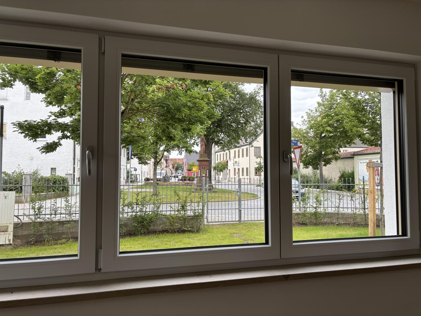 Neubau von 2024, 3-Zimmer-Wohnung mit 150 qm Garten, Aufzug, TiGa,