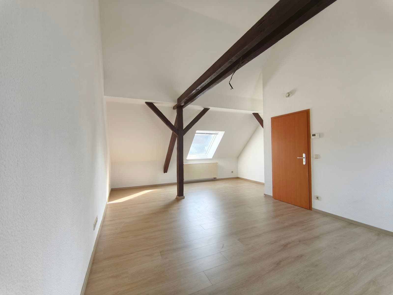 Große Dachgeschoßwohnung mit Balkon!