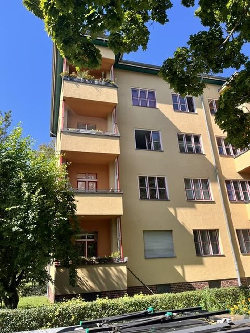 Südliche Fassade mit Balkon