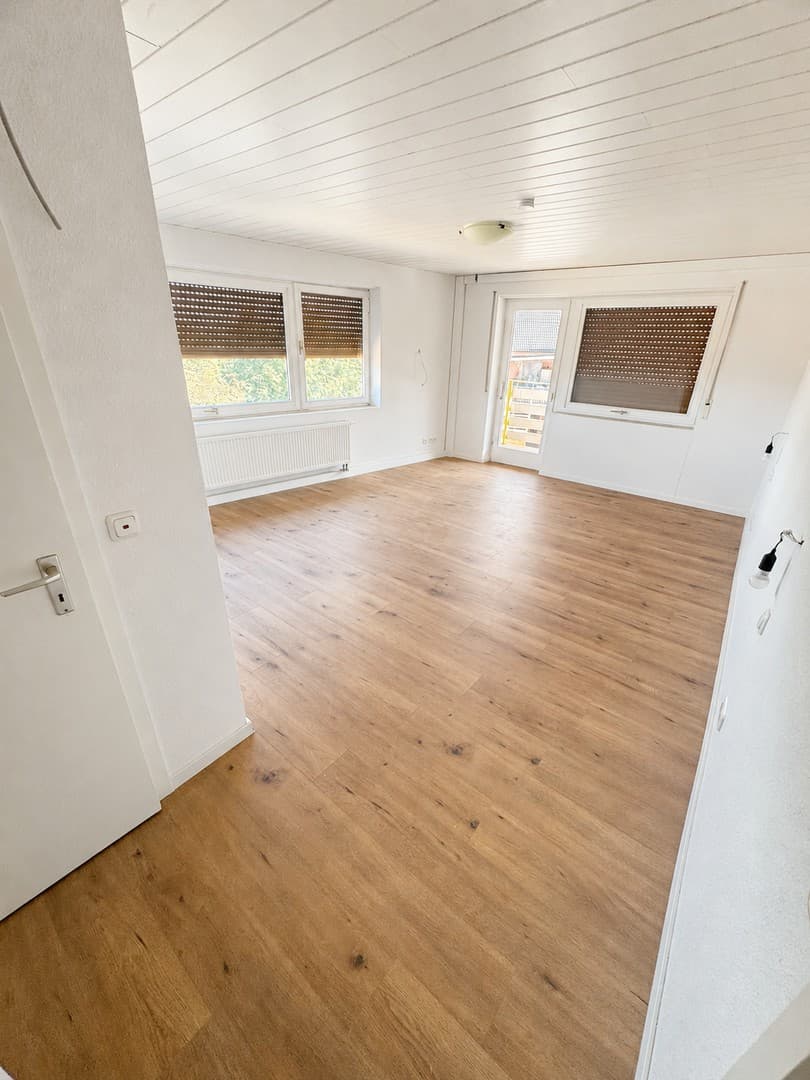 Renovierte 3-Zimmer-Wohnung mit Balkon & schönem Ausblick in Laubenheim