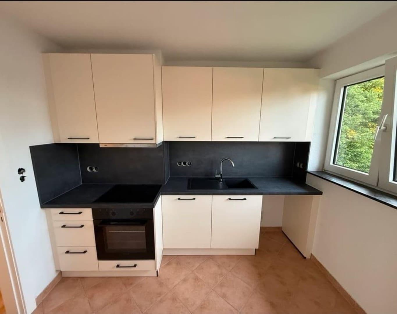 Helle 2-Zimmer-Wohnung mit moderner Küche & Balkon