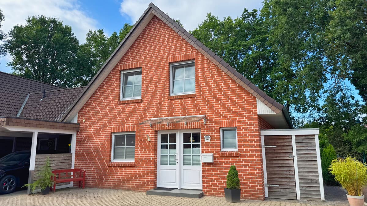 ## RESERVIERT ## Doppelhaus mit Terrasse und Carport