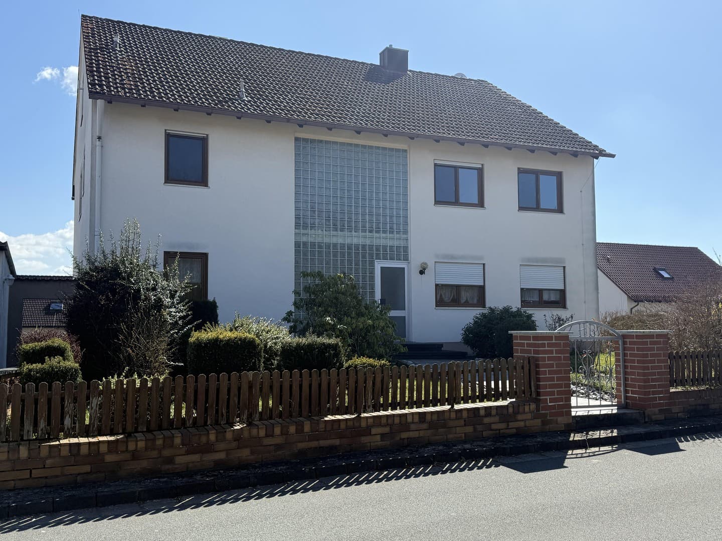 Großzügiges 2-/3- Familienhaus in ruhiger Lage mit flexiblen Nutzungsmöglichkeiten