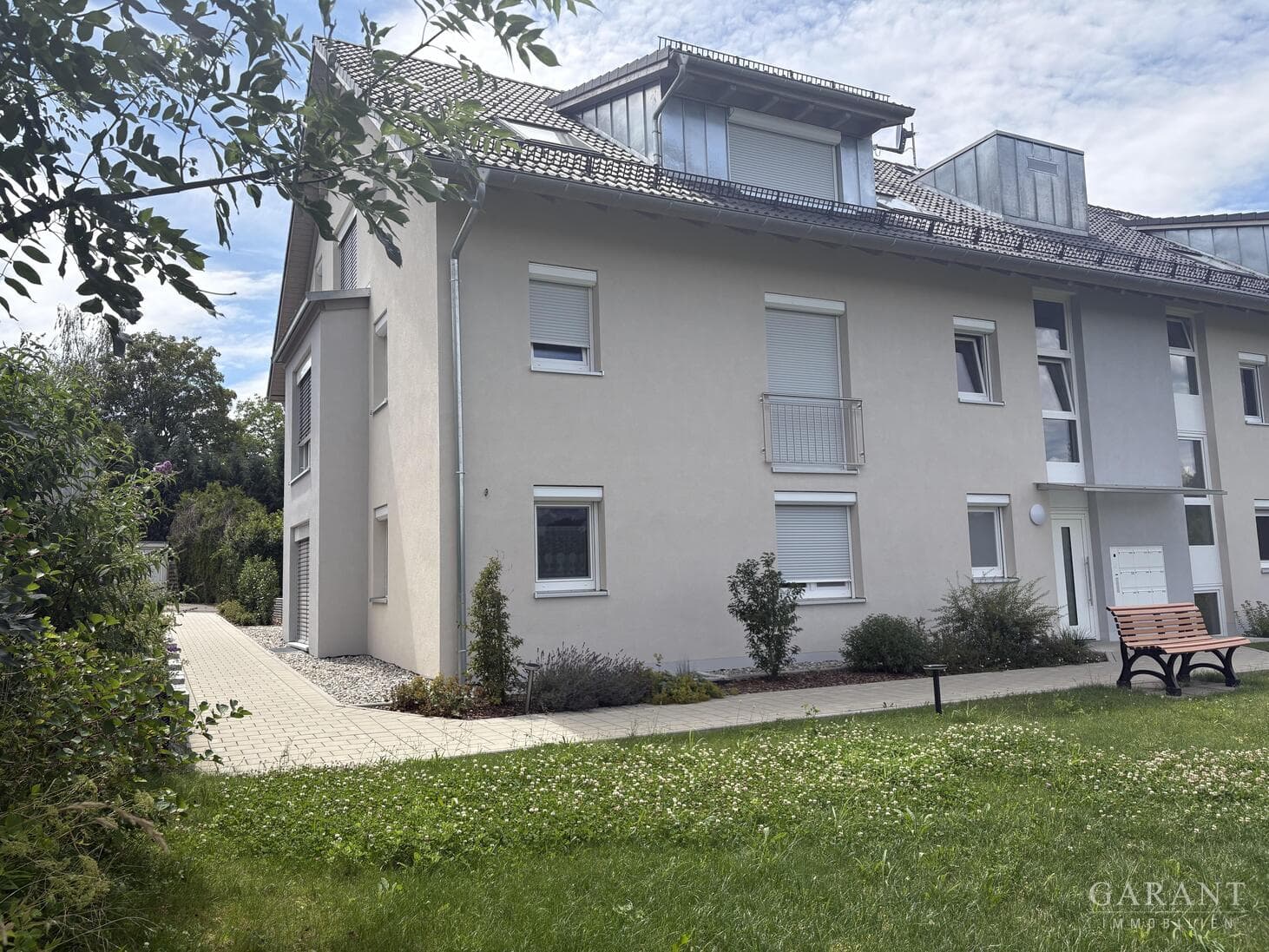 Familienfreundliche 4 Zimmer-EG-Wohnung mit exklusiver Ausstattung und großzügiger Terrasse