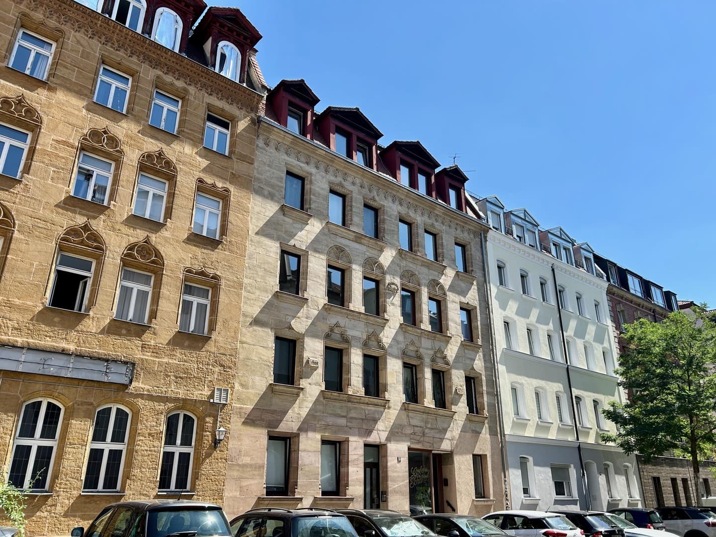 Provisionsfrei – Frisch renovierte 2-Zimmer Wohnung mit Altbau Charme in Top-Lage