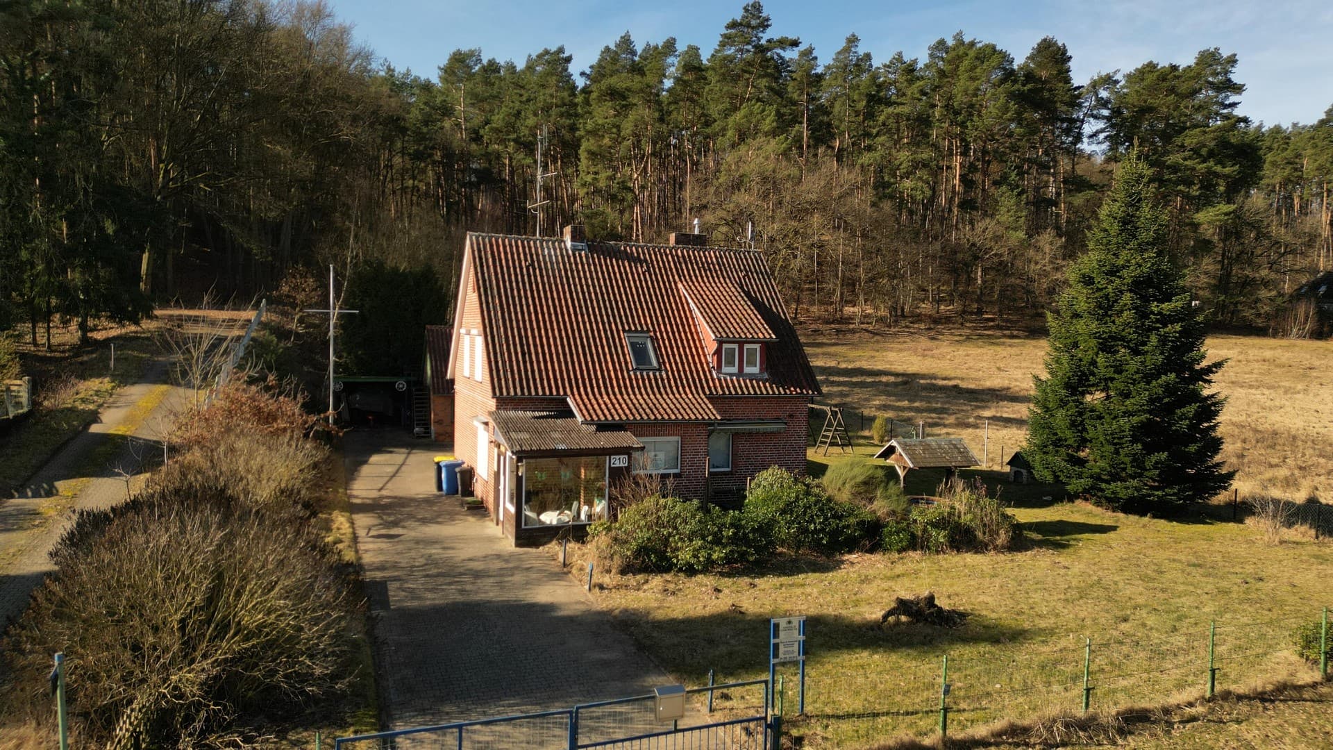 Haus an der Elbe mit vielen Möglichkeiten und viel Platz im Garten
