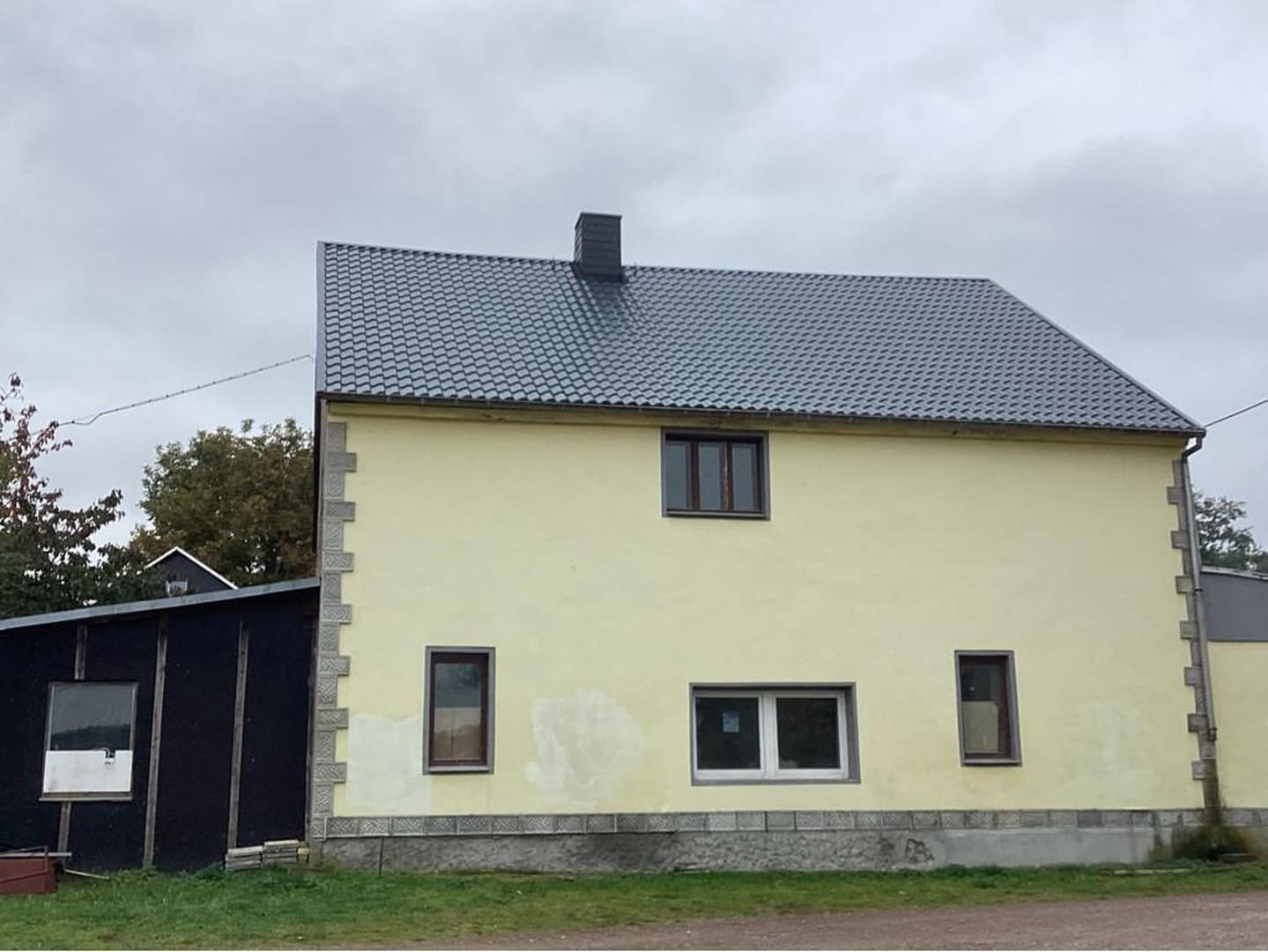 Exklusiv modernisiertes Landhaus mit großzügigem Raumkonzept und ca. 347 м² Gesamtfläche