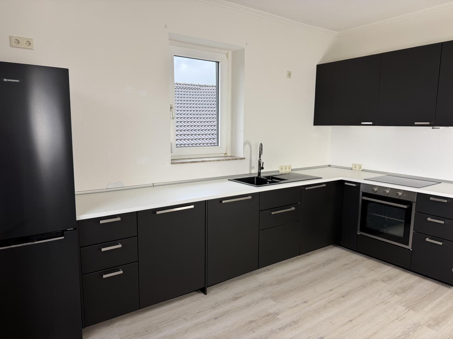 Stilvolle 3-Zimmer-Wohnung mit Echtholzparkett, Einbauküche & XXL-Garage im Herzen von Rheinbach
