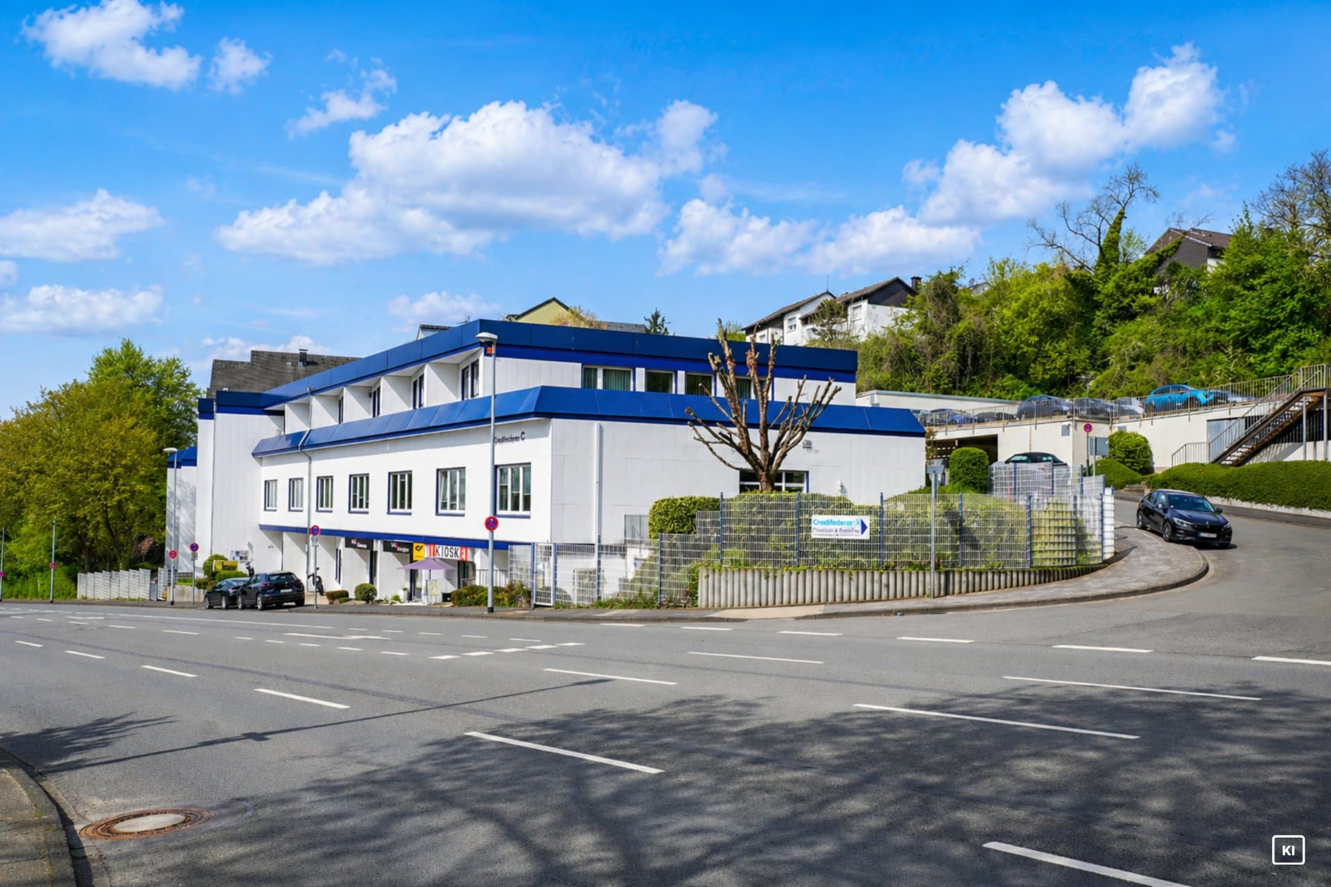 Rund 345 m², 10 Büros, weitere Nebenräume, Top-Sichtlage – "Willkommen im Wasserlosen Tal!"
