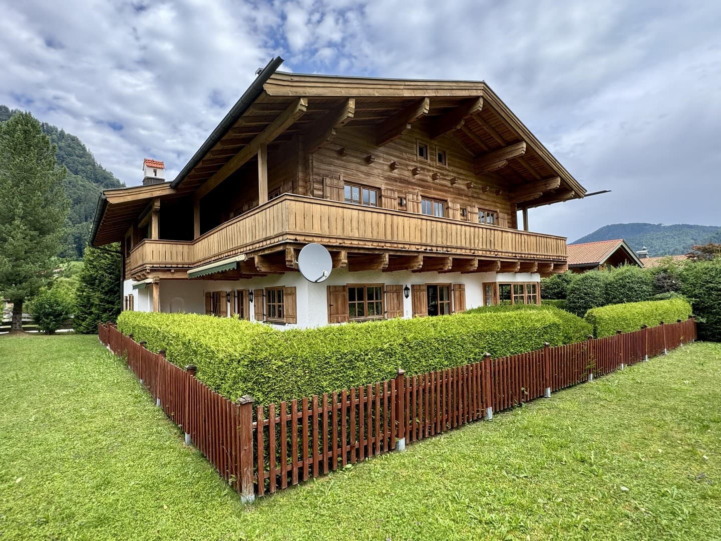Wunderschöne 4-Zimmer-Wohnung mit traumhaftem Bergblick und 2 großzügigen Hobbyräumen!
