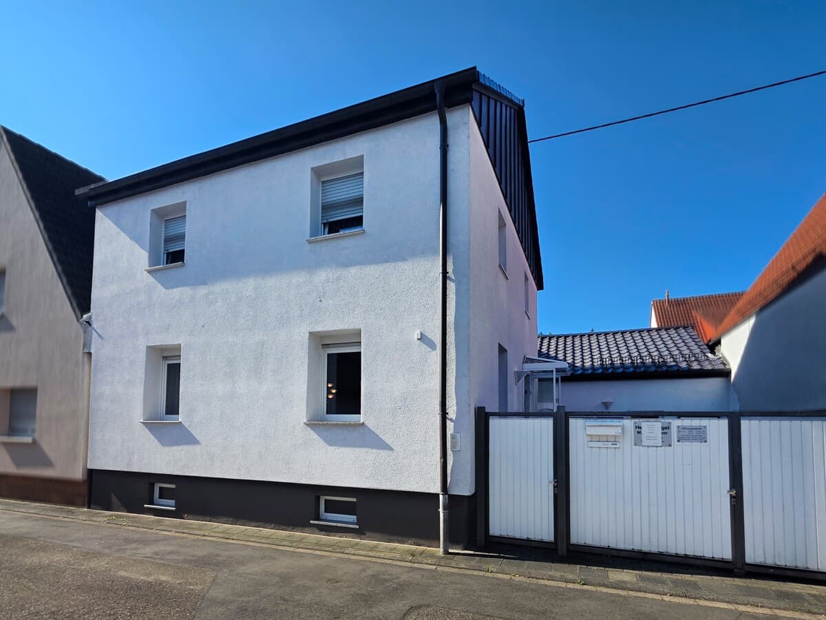 Wallstadt: 2001 saniertes Familiennest mit Garage in Sackgasse