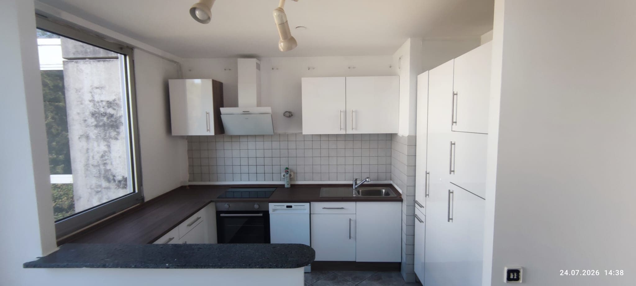 Großzügige 3,5-Zimmer-Wohnung mit großem Balkon und Gemeinschaftspool in Schwabing