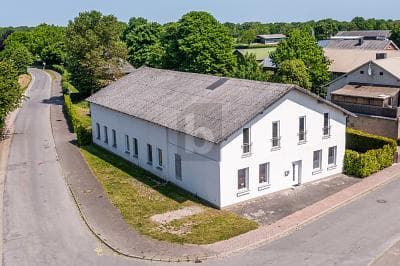 VIEL PLATZ, WERKSTATT & 300 M² AUSBAUPOTENZIAL
