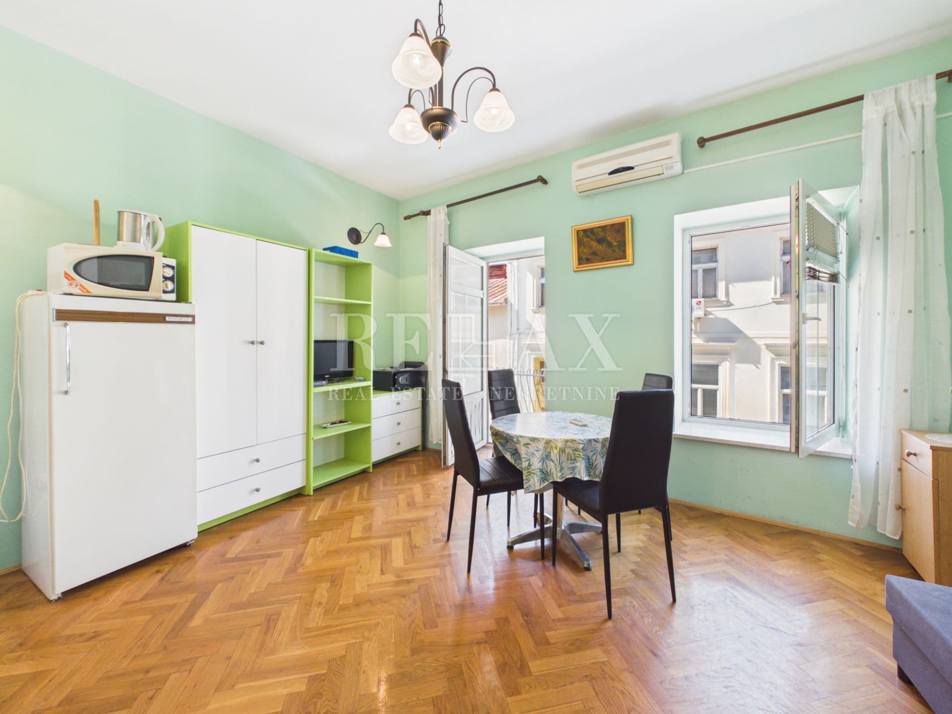 Crikvenica – Ferienwohnung mit Loggia, 100 m vom Meer entfernt