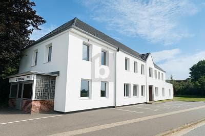 ZUR STEINBURG HIER HEREIN