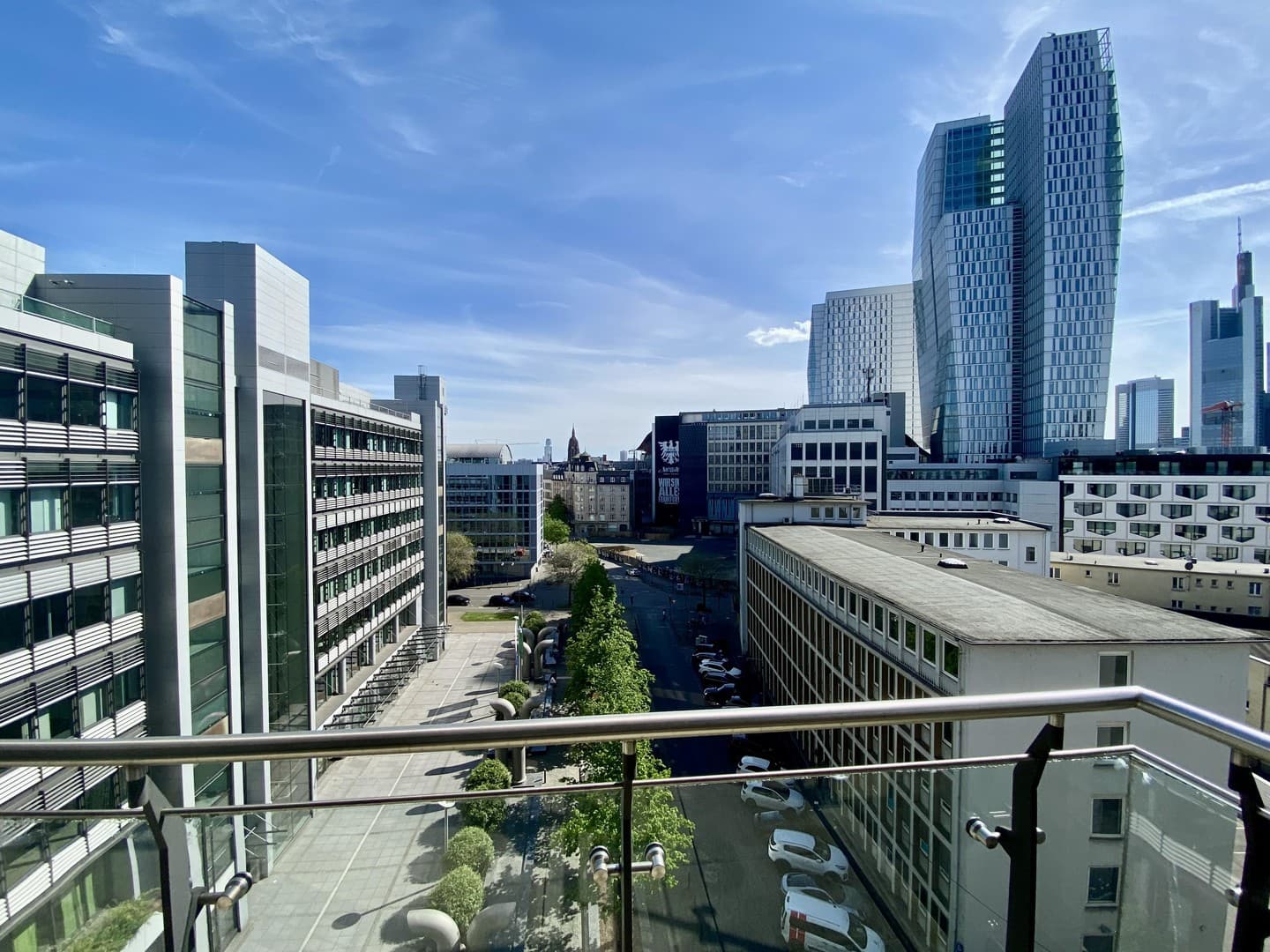 VOLL MÖBILIERTE  CITYWOHNUNG