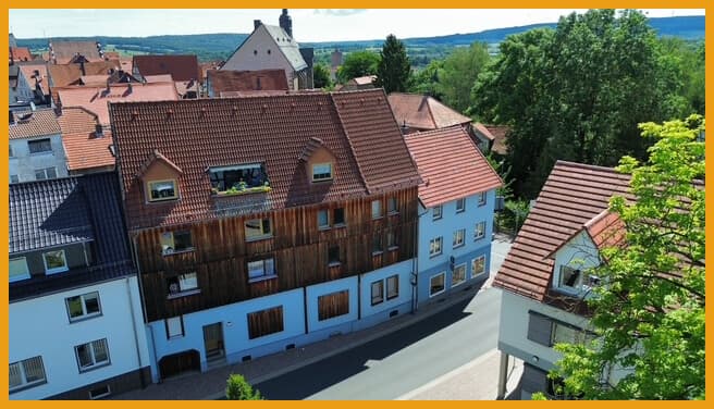 WOHNEN, ARBEITEN UND MIETEINNAHME!
KEINE KÄUFERPROVISION!
