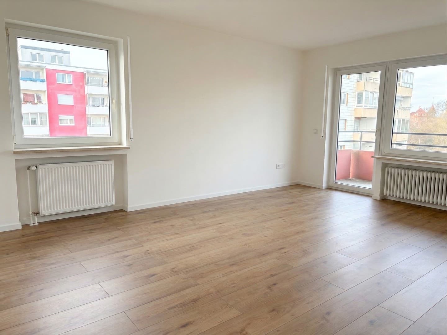 Moderne, zentrale 2-Zimmer-Wohnung mit Balkon, Aufzug & EBK – direkt am Bahnhof - ab 01.10.26 frei