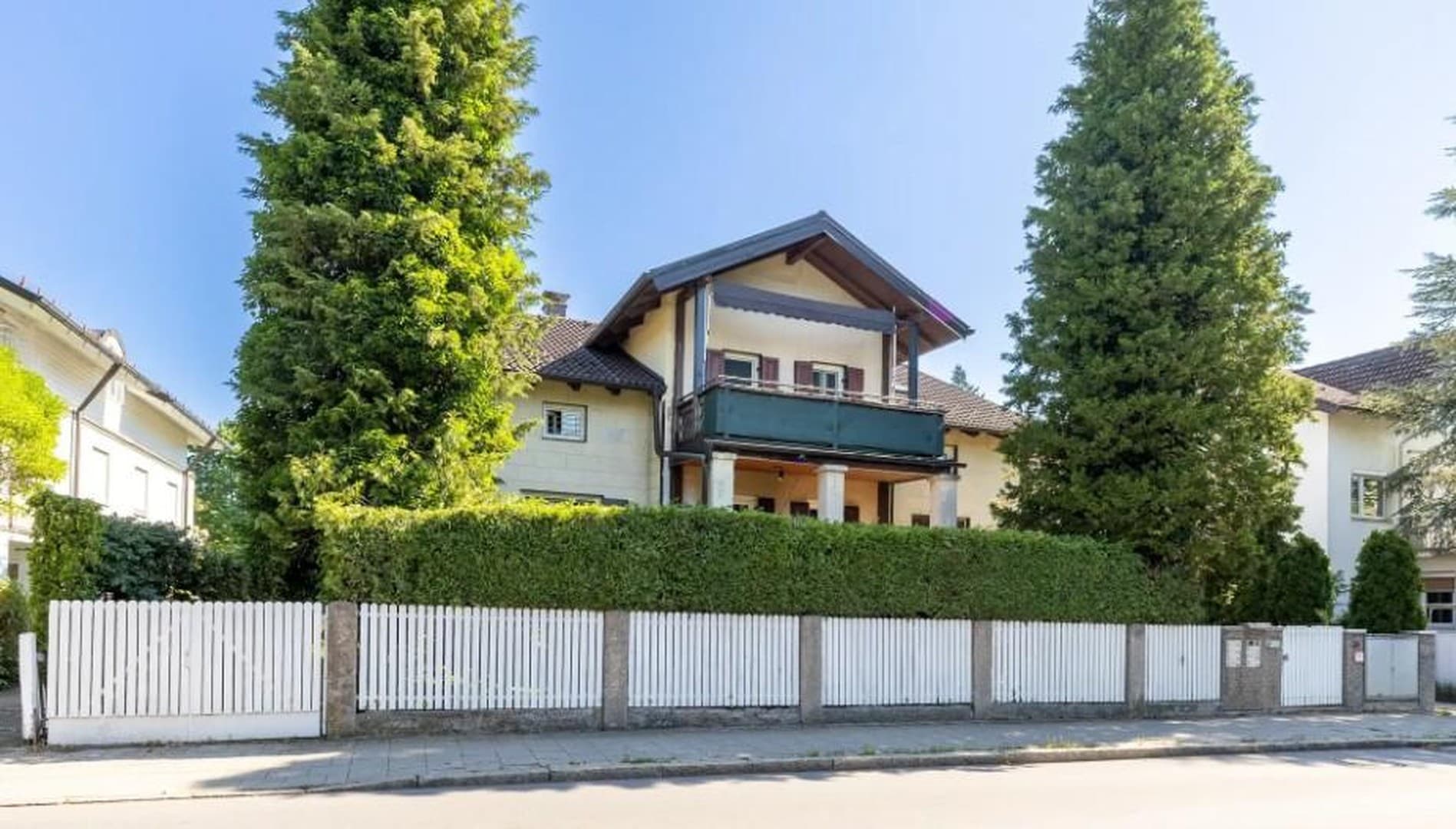 Charmantes freistehendes renovierungsbedürftiges Einfamilienhaus/Kapitalanlage von Privat