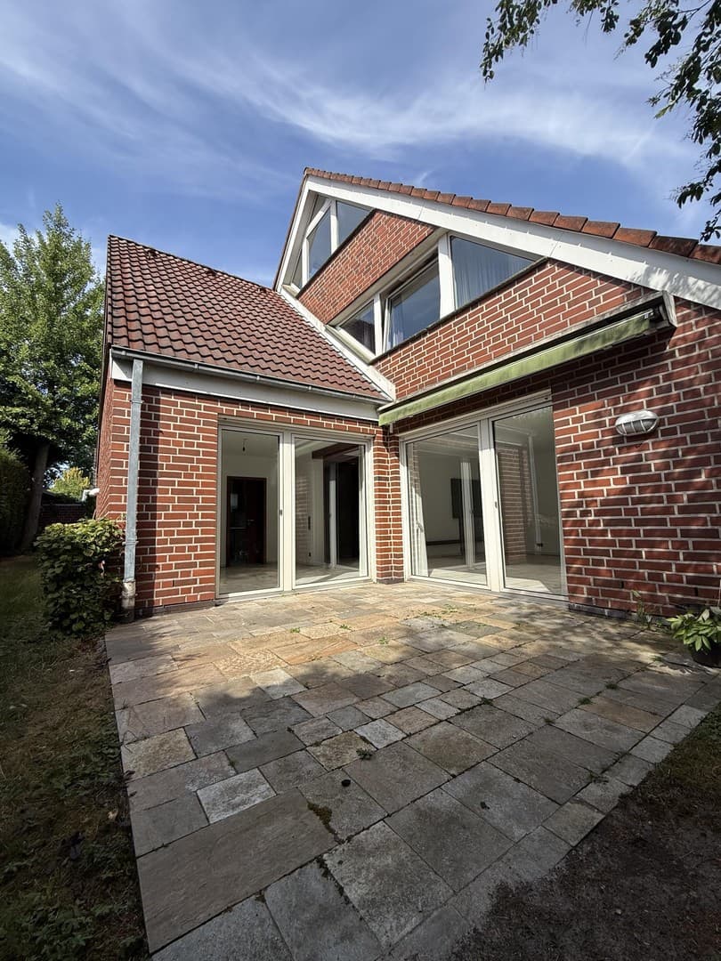 Gepflegtes Einfamilienhaus im Gartenhof-Stil mit hoher Privatssphäre - modernisiert und bezugsbereit