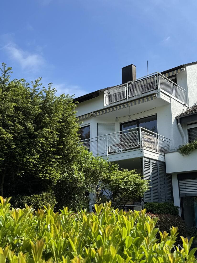 2-Familien-Reiheneckhaus mit toller Aussicht - in exklusiver Lage!
