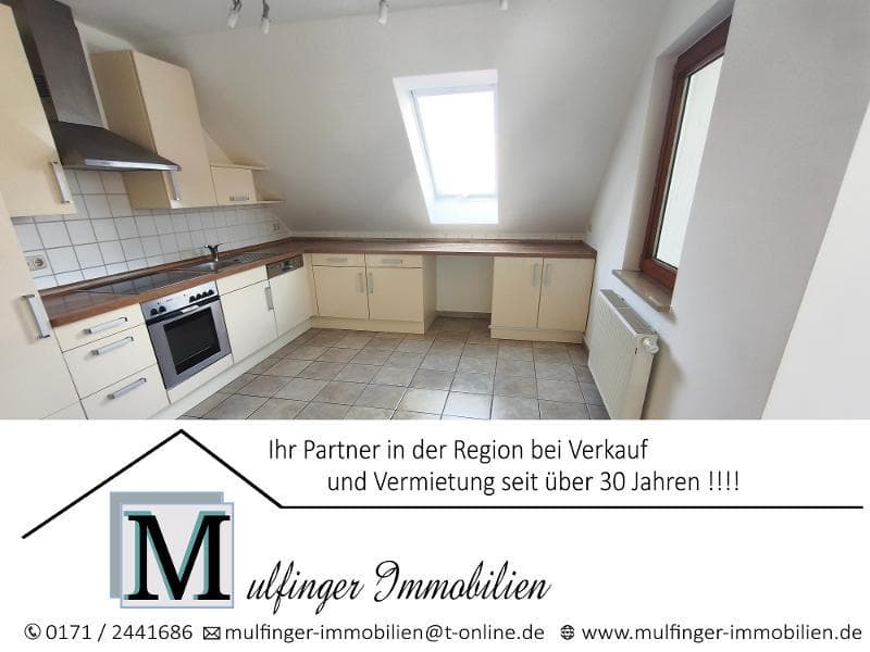 3 Zi. Wohnung im DG (1.OG) mit Balkon und Carport