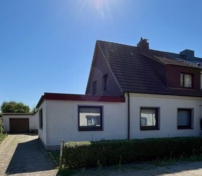 Gepflegte Doppelhaushälfte mit großem Grundstück – viel Platz und Potenzial für ihre Wohnideen!