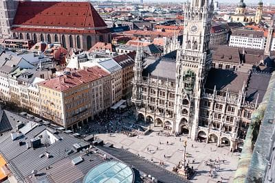 REPRÄSENTATIV IN FUßGÄNGERZONE